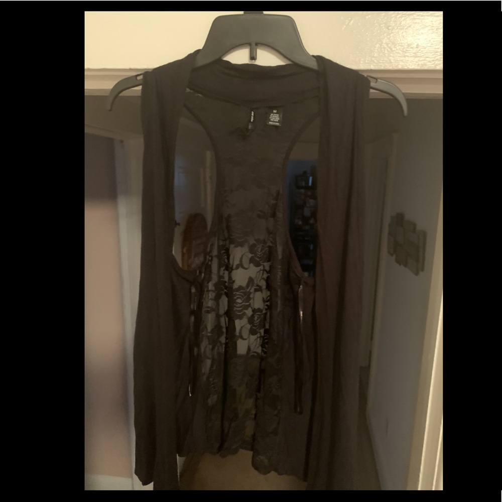 Woman lace back vest